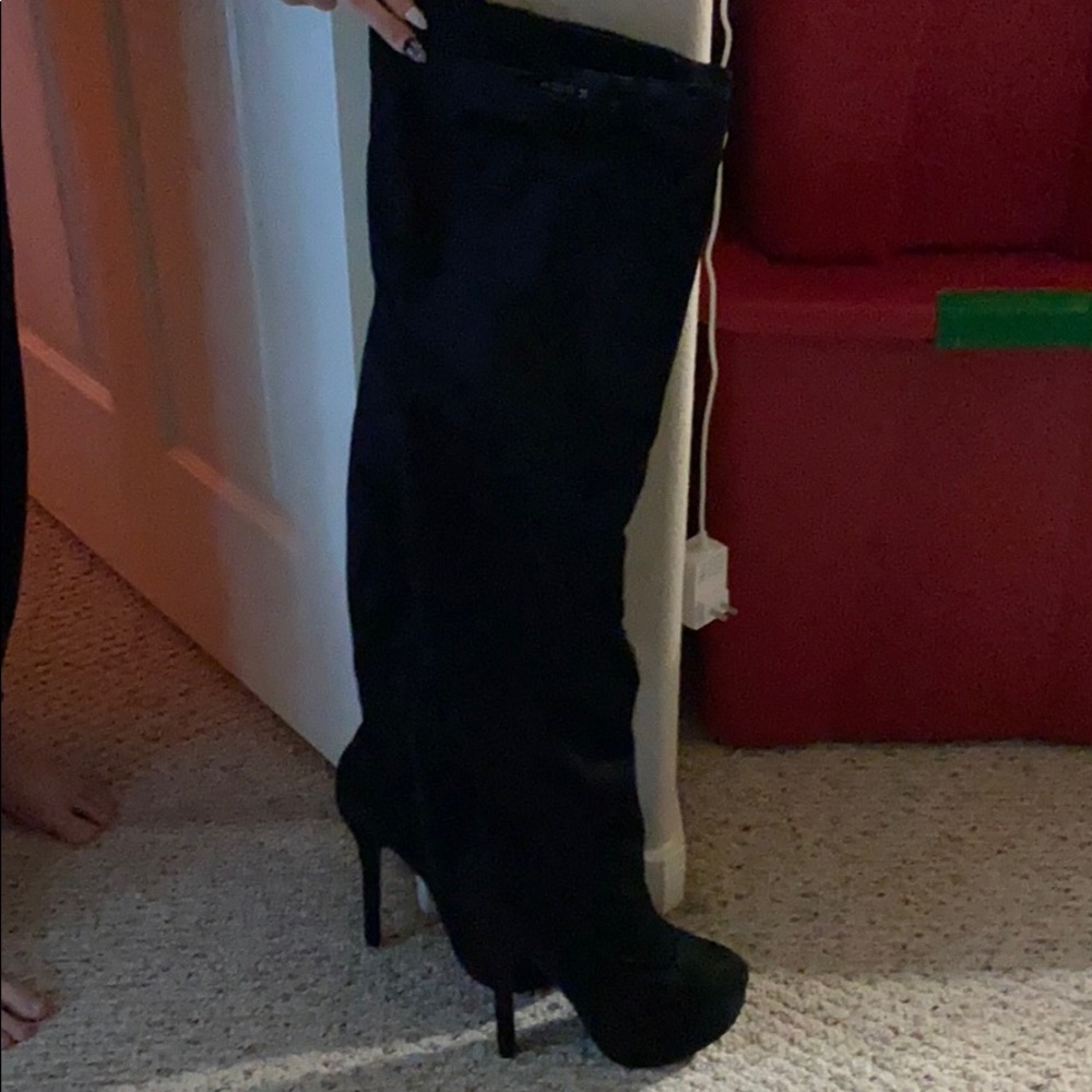 Women’s Thigh high black suade boots.